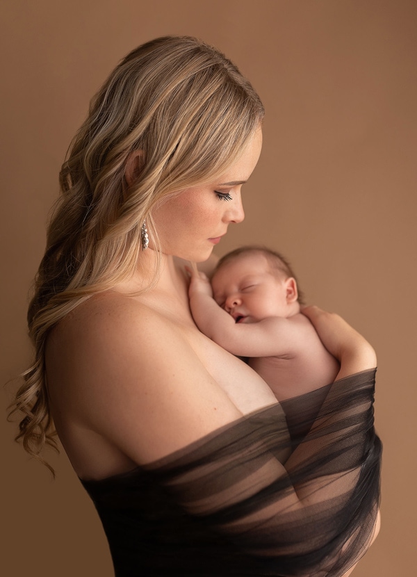 mom holding baby, family photoshoot, baby wrapped around mom's arms