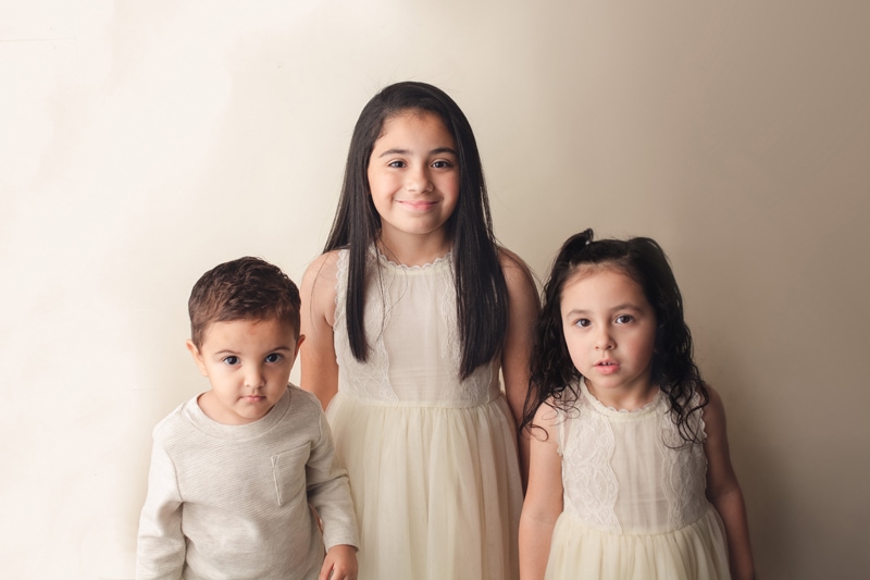 Sibling photoshoot, three kids in a photo